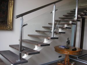 Перила со стёклами,перила из нержавейки со стеклом,цена,купить