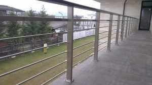 Перила из квадратной нержавеющей трубы